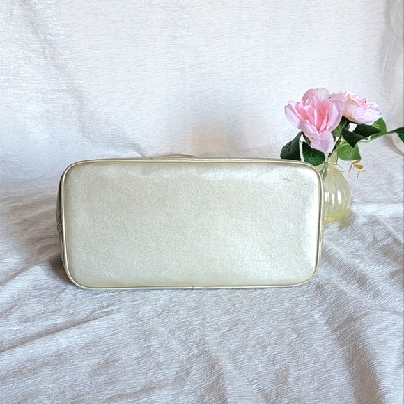 COA💓🔥CHANEL Iridescent Pearl Lambskin Medallion Tote /COA - Picture 5 of 14